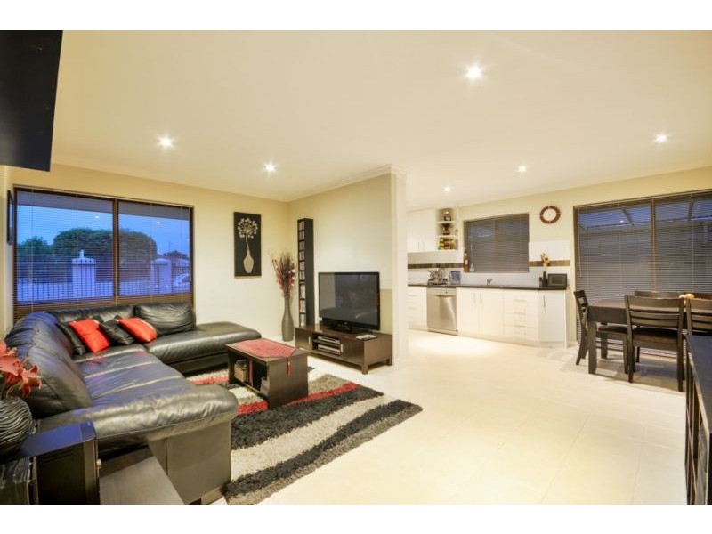 8 Galaxy Street, Beckenham WA 6107