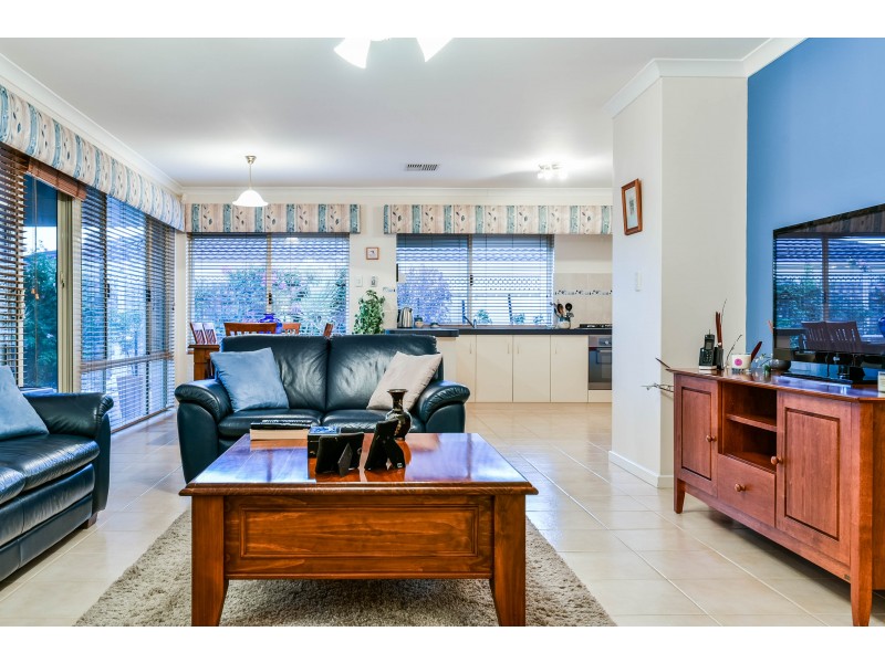 60 Salesian Court, Queens Park WA 6107