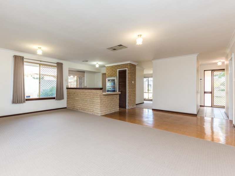 17 Nicholson Loop, Bateman WA 6150