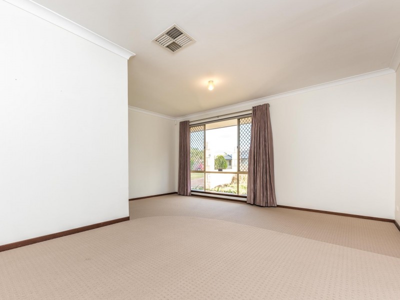 17 Nicholson Loop, Bateman WA 6150