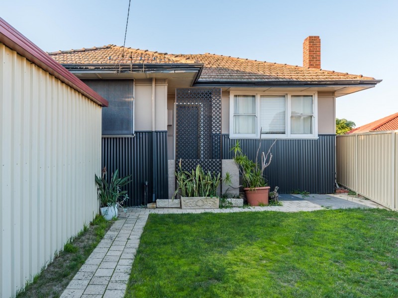 5 Ball Place, Queens Park WA 6107