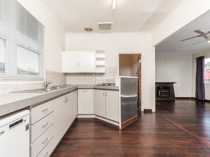 5 Ball Place, Queens Park WA 6107