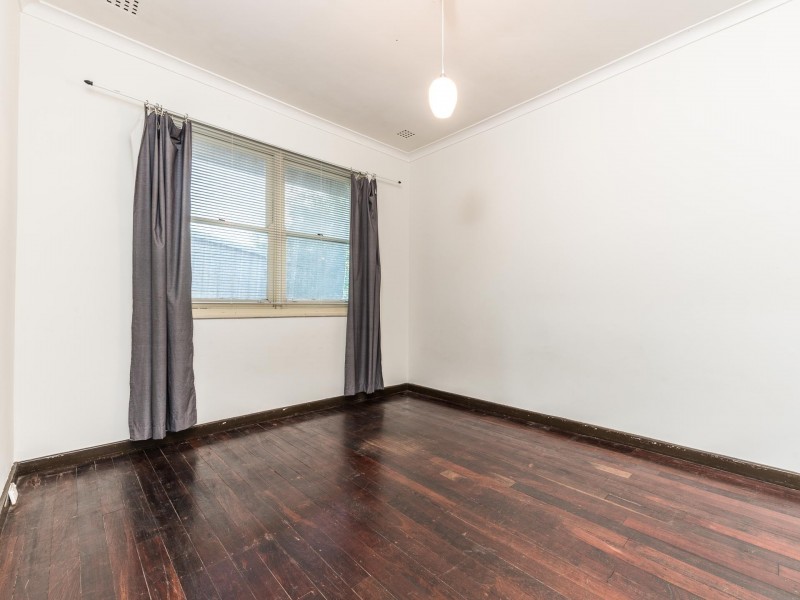 5 Ball Place, Queens Park WA 6107