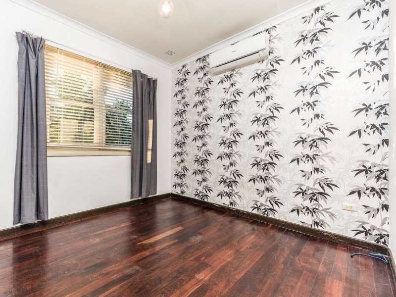 5 Ball Place, Queens Park WA 6107