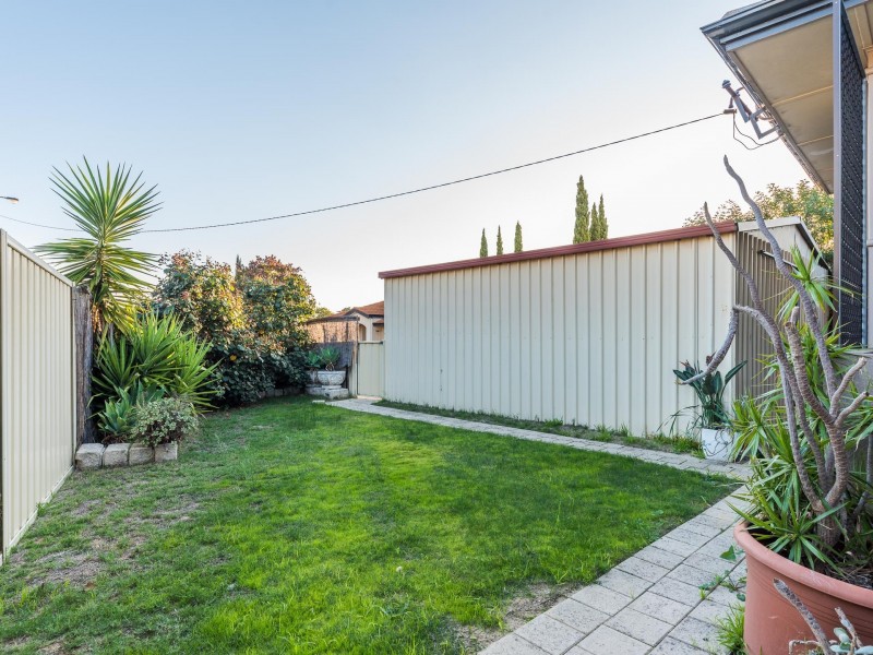 5 Ball Place, Queens Park WA 6107