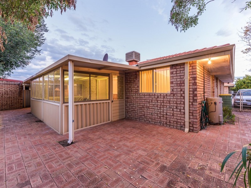 2/7 Tarun Court, Cannington WA 6107