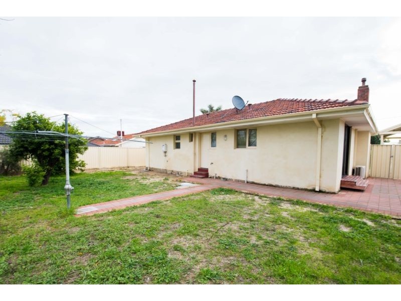 25 Donaldson Street, Queens Park WA 6107