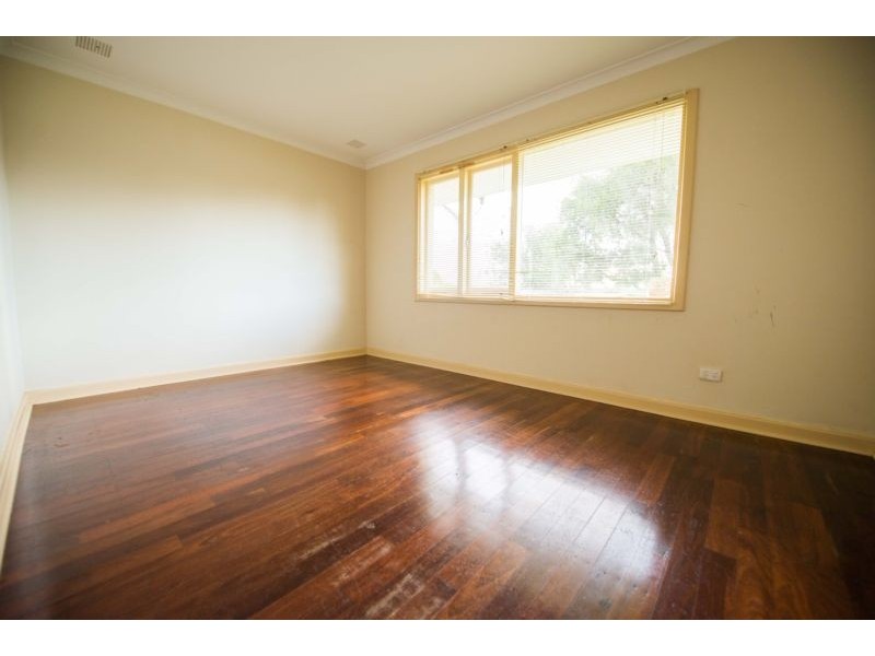 25 Donaldson Street, Queens Park WA 6107