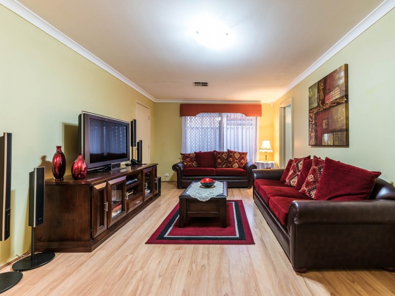 15 Spoonbill Place, Queens Park WA 6107