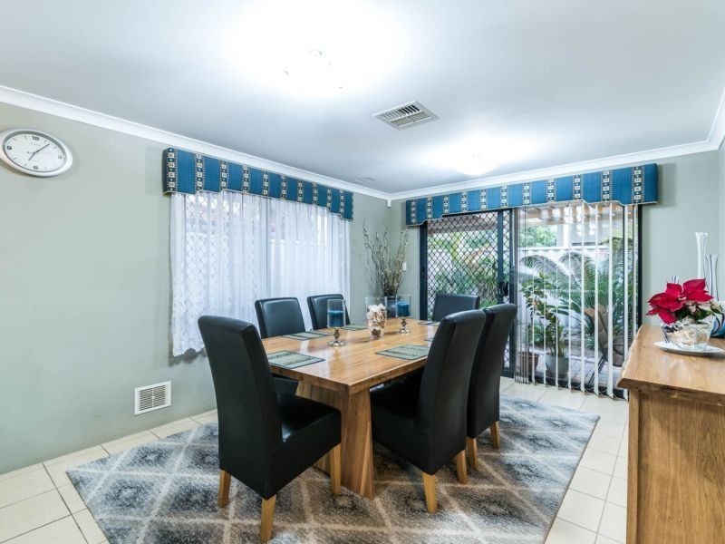 15 Spoonbill Place, Queens Park WA 6107