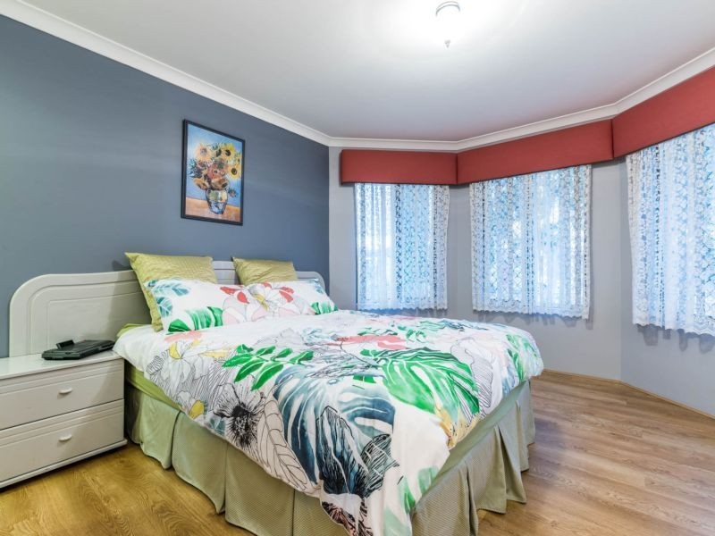 15 Spoonbill Place, Queens Park WA 6107