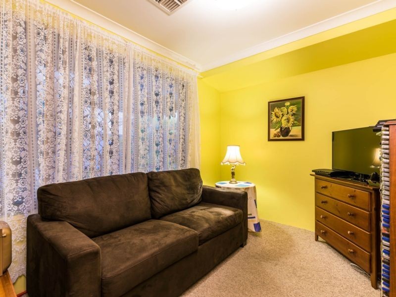 15 Spoonbill Place, Queens Park WA 6107