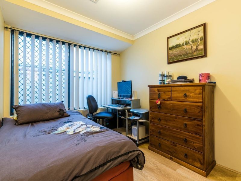 15 Spoonbill Place, Queens Park WA 6107