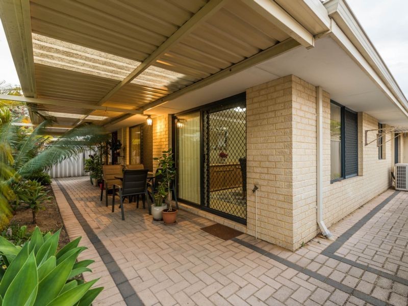 15 Spoonbill Place, Queens Park WA 6107