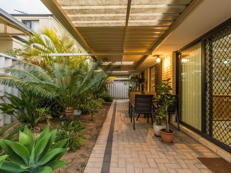 15 Spoonbill Place, Queens Park WA 6107