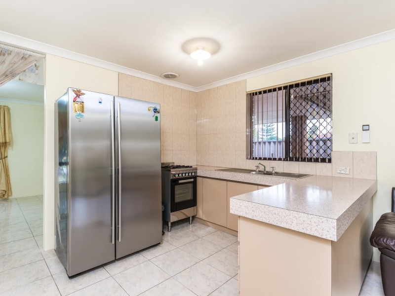 12 Bush Close, Beckenham WA 6107