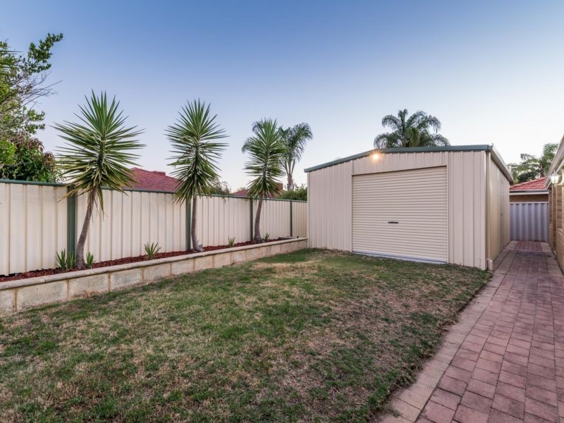 11 Hollyoak Place, Thornlie WA 6108
