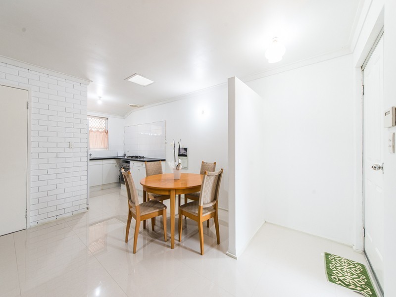 2/311 Wharf Street, Queens Park WA 6107