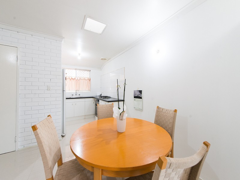 2/311 Wharf Street, Queens Park WA 6107