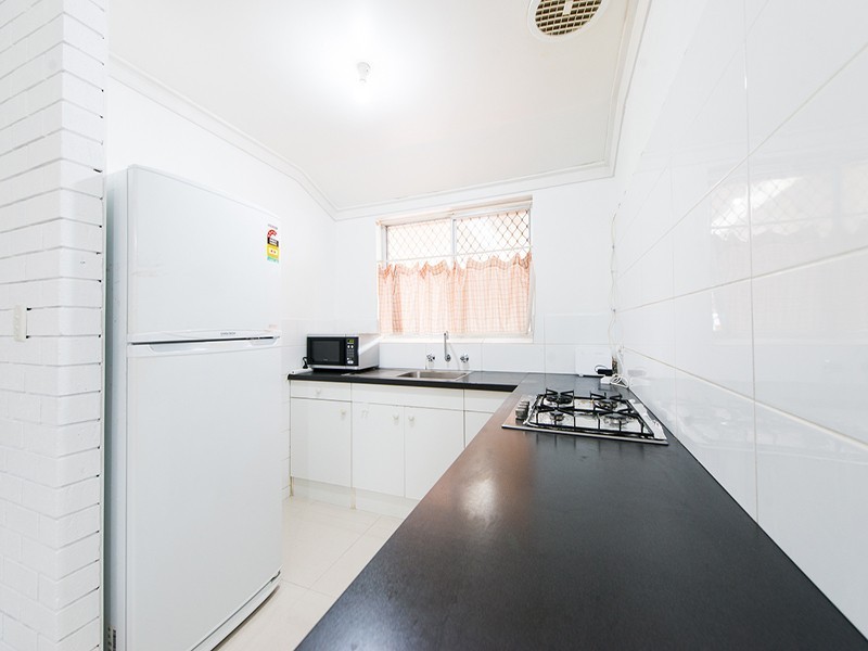 2/311 Wharf Street, Queens Park WA 6107