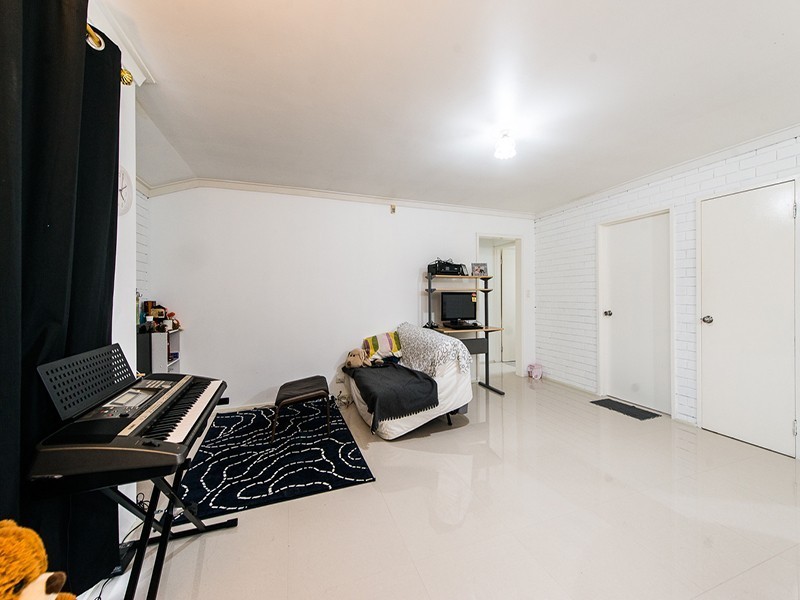 2/311 Wharf Street, Queens Park WA 6107