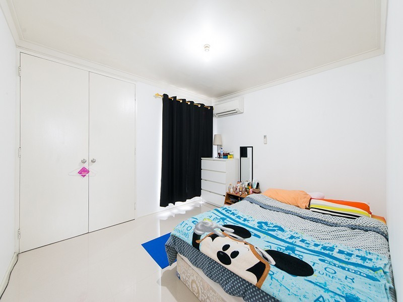 2/311 Wharf Street, Queens Park WA 6107