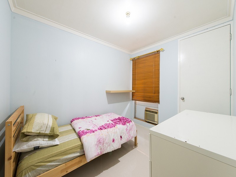 2/311 Wharf Street, Queens Park WA 6107