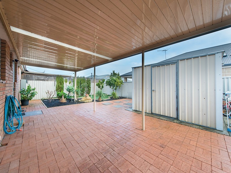 2/311 Wharf Street, Queens Park WA 6107