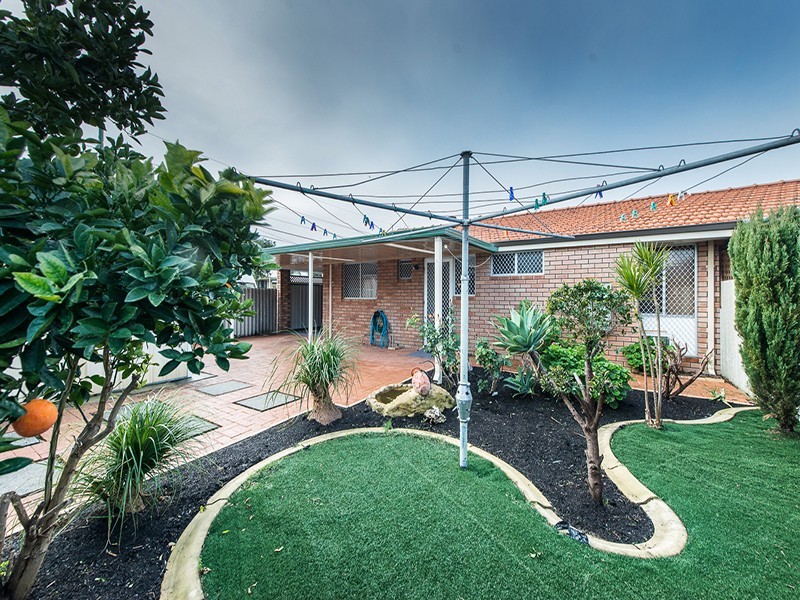 2/311 Wharf Street, Queens Park WA 6107