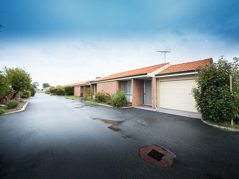 2/311 Wharf Street, Queens Park WA 6107