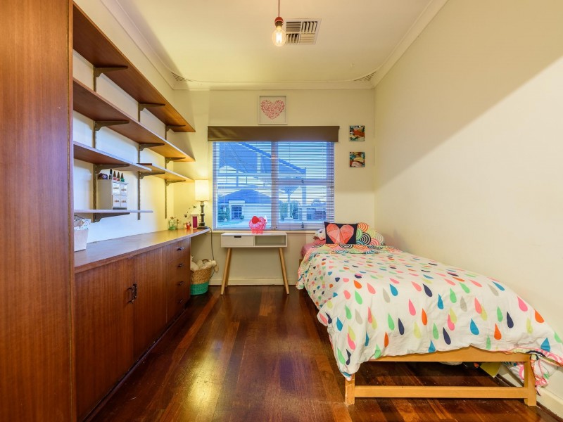 8A Doust Street, Cannington WA 6107