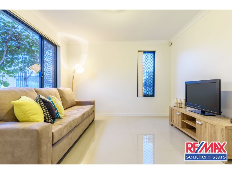 15 Darter Place, Queens Park WA 6107