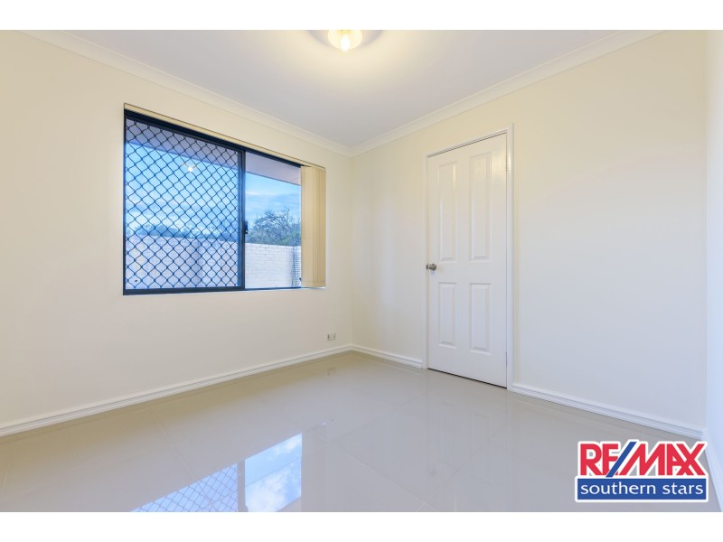 15 Darter Place, Queens Park WA 6107