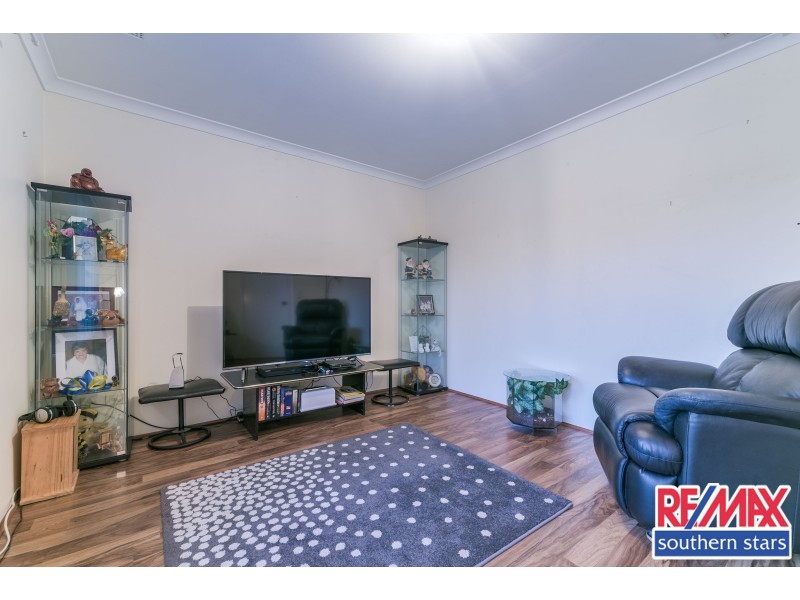 24 Beard Place, Queens Park WA 6107