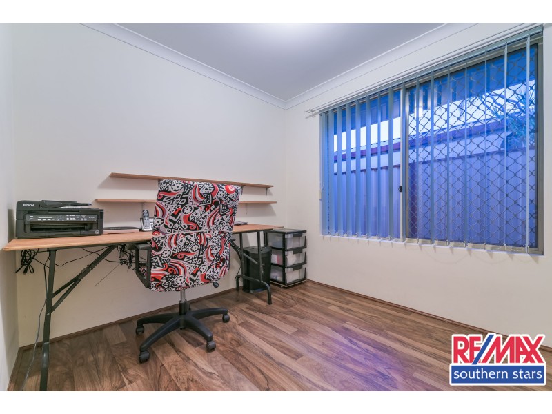 24 Beard Place, Queens Park WA 6107