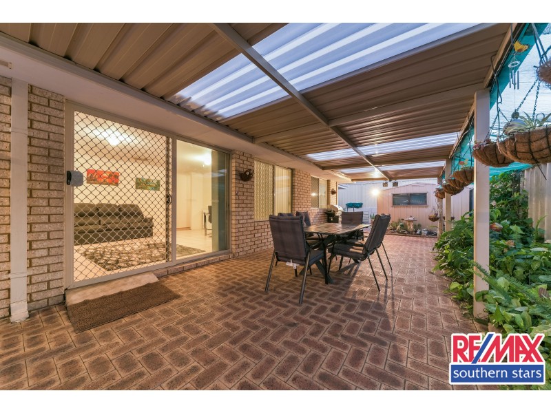 24 Beard Place, Queens Park WA 6107