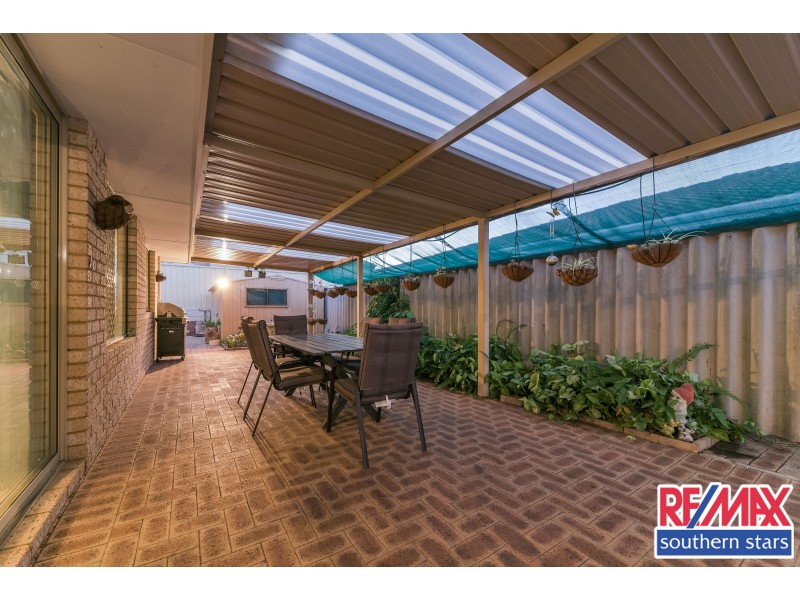 24 Beard Place, Queens Park WA 6107