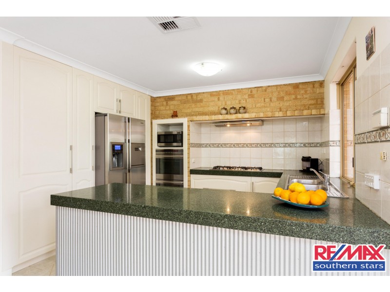 13 Sellen Court, Leeming WA 6149