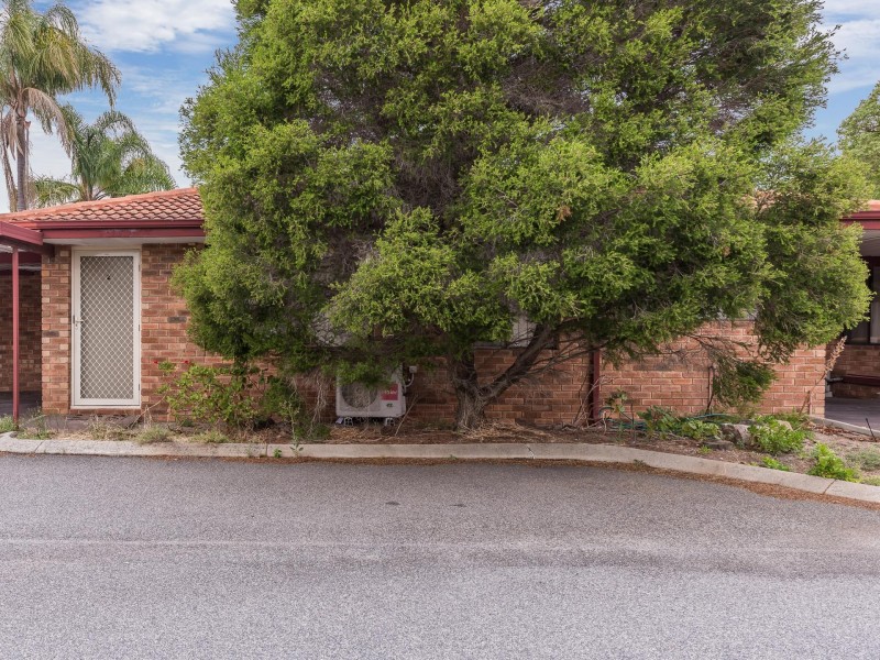 2/12 Kaliamba Court, Cannington WA 6107