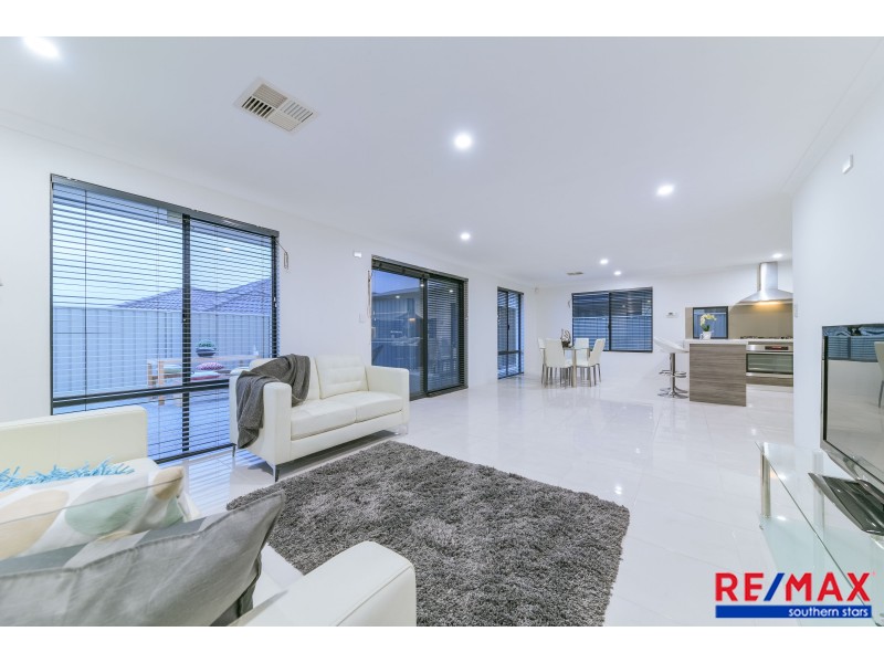 12 Reginald Street, Queens Park WA 6107