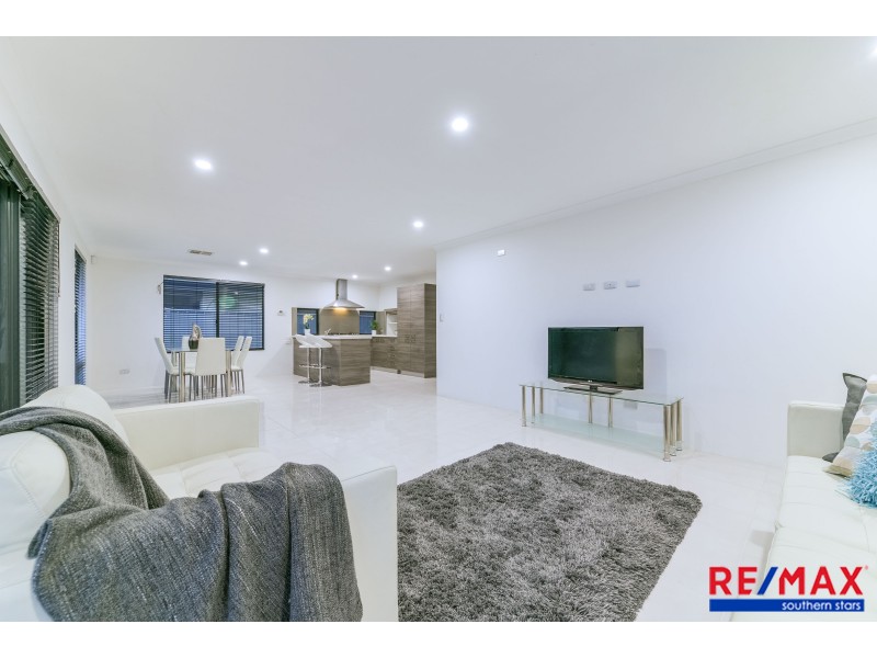 12 Reginald Street, Queens Park WA 6107