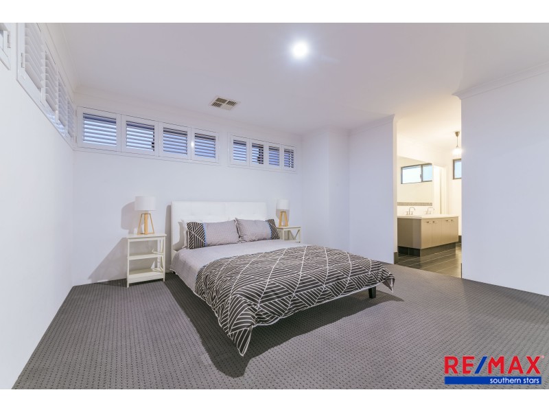 12 Reginald Street, Queens Park WA 6107