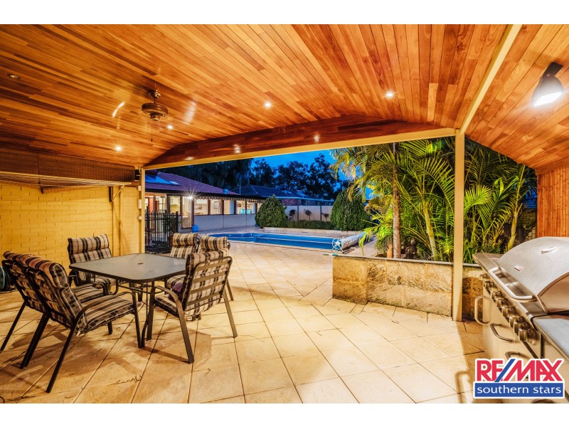 27 Balaka Way, Queens Park WA 6107