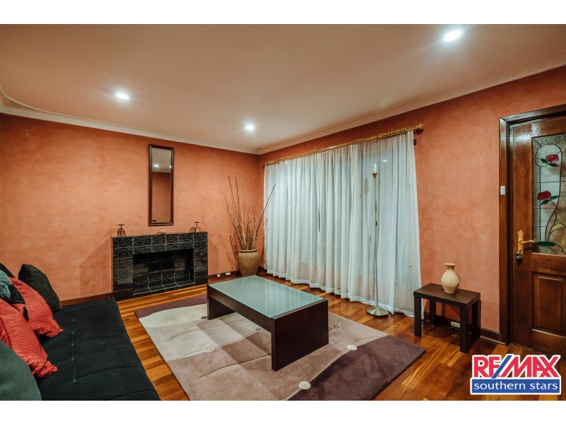 27 Balaka Way, Queens Park WA 6107