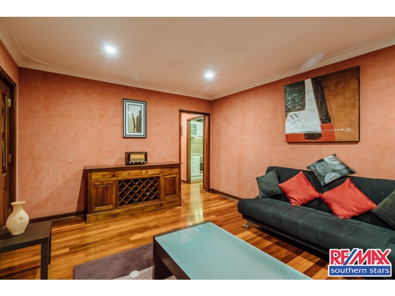 27 Balaka Way, Queens Park WA 6107