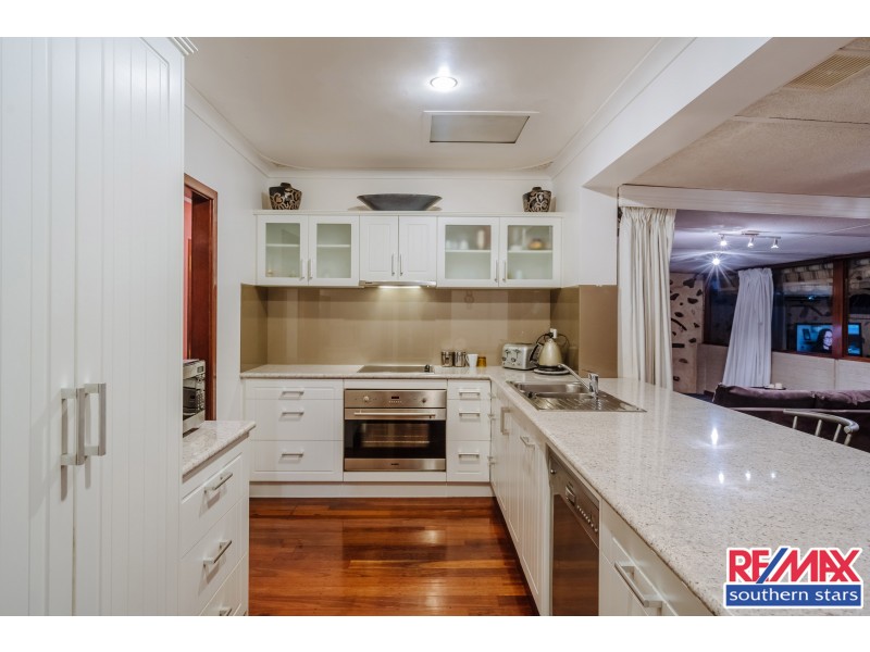 27 Balaka Way, Queens Park WA 6107