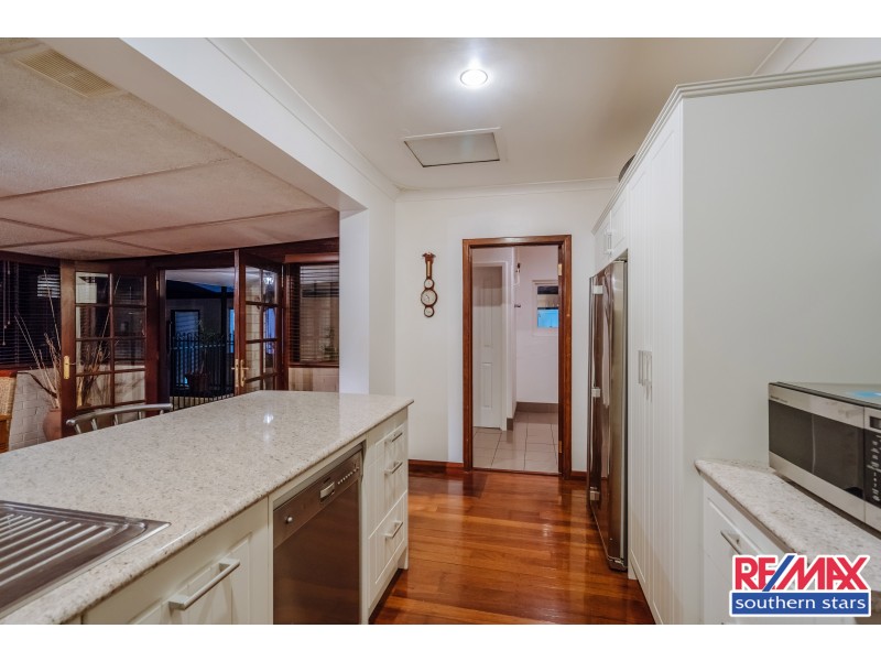 27 Balaka Way, Queens Park WA 6107