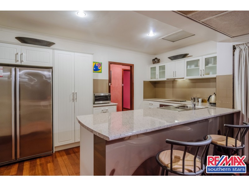 27 Balaka Way, Queens Park WA 6107