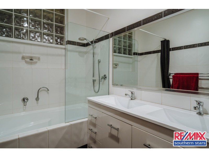 27 Balaka Way, Queens Park WA 6107