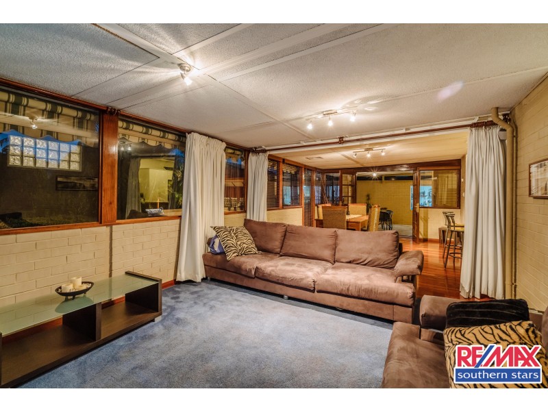 27 Balaka Way, Queens Park WA 6107